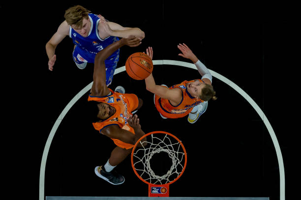 通过网球运 通过网球运